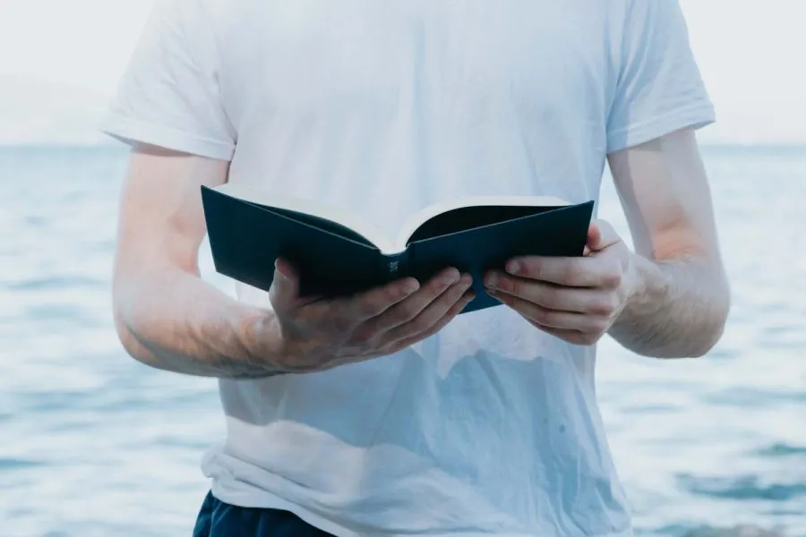 Książki religijne. Dlaczego warto po nie sięgać?